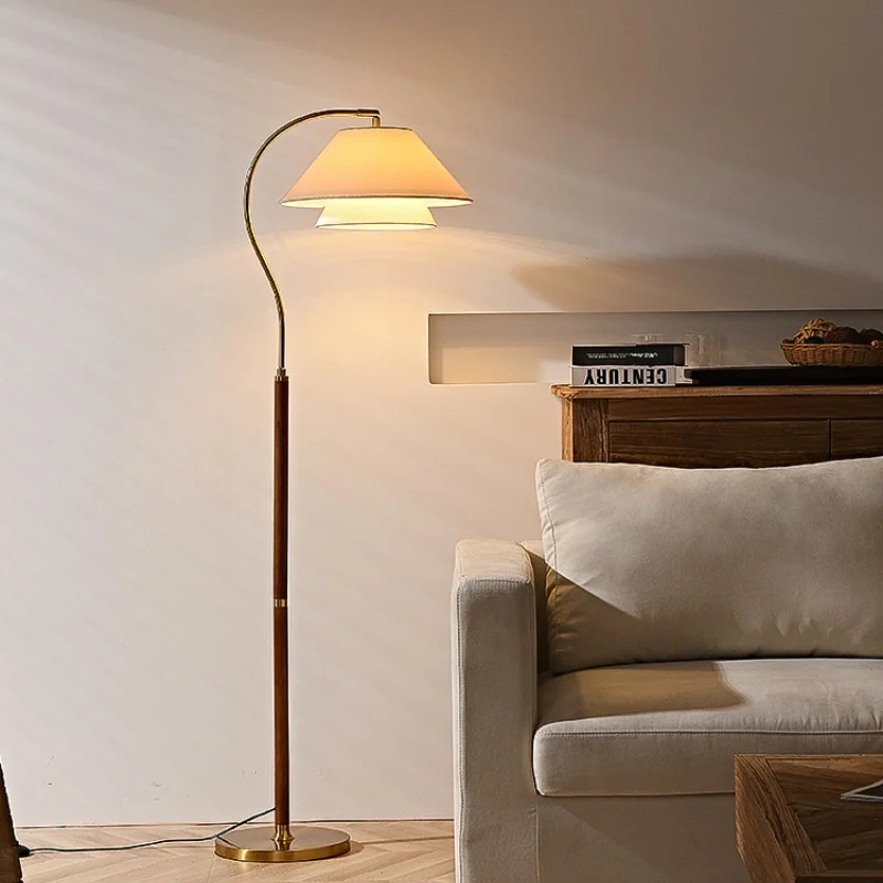 Floor Lamp Tripod - Luminária de Chão Vintage com Cúpula
