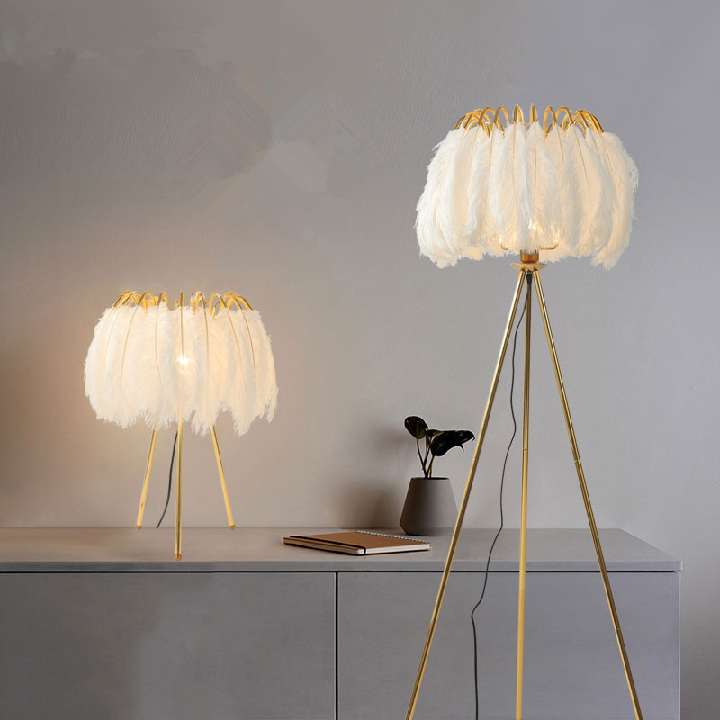 Floor Lamp Tripod - Candeeiro de pé moderno para sala