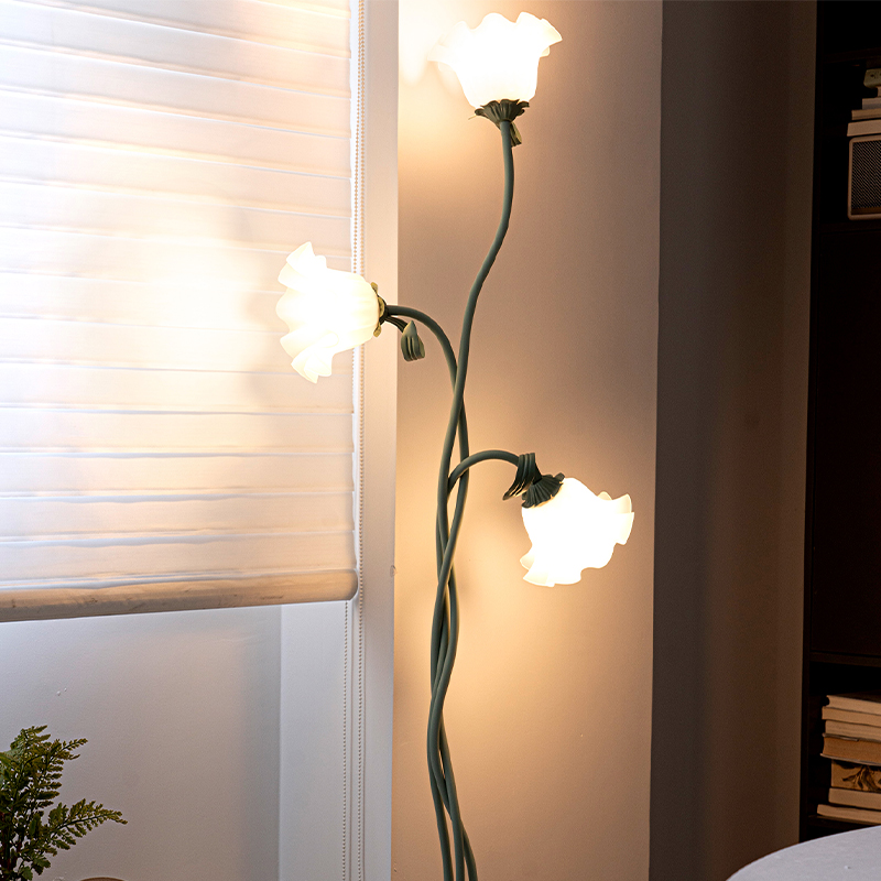 Floor Lamp Tripod - Lily Flower Lâmpada de Assoalho, Luz