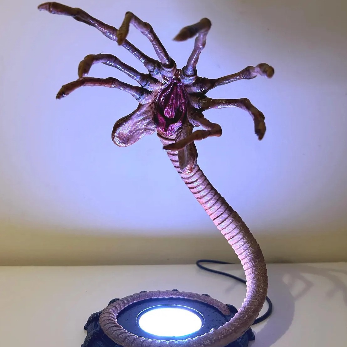 Luminária Alien Facehugger, De - Lighting Decor Ideas avaliação e preço